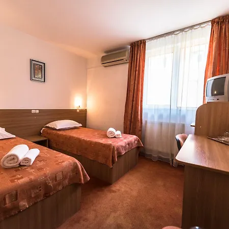 Est Hotel 3*