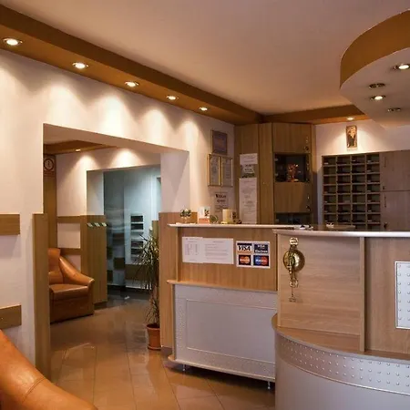 Est فندق بوخارست