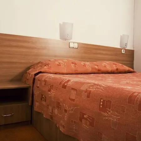 Est Hotel 3*