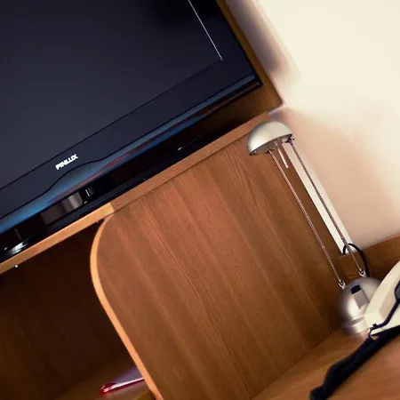 Est فندق بوخارست